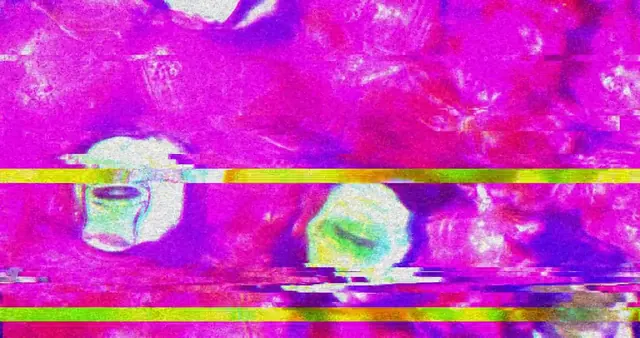 F 版《聲紋撕裂》12 分鐘：6:18 大進場；偵測到高頻音時出現 RGB 錯位與水平撕裂